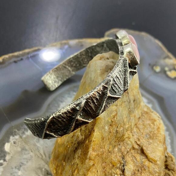 Wilson Dawes Sterling Teardrop Pink Conch Shell Tufa Cast Bracelet For Women - Picture 4 of 10